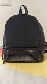 Zaino nero con borchie piccole