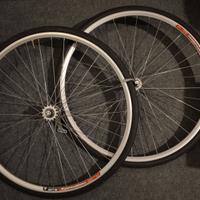 Coppia di ruote complete 28” con mozzo a controped