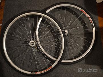 Coppia di ruote complete 28” con mozzo a controped