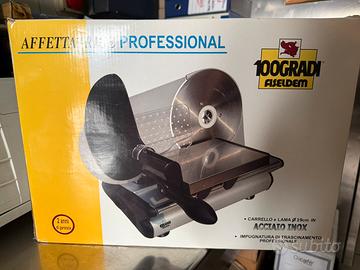 Affettatrice 100GRADI Fiseldem con lama da 19 cm.