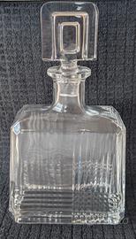 Decanter vintage con il tappo geometrico 