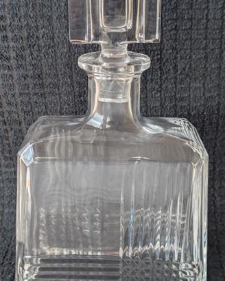 Decanter vintage con il tappo geometrico 