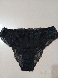 Slip nero di pizzo..taglia 4 