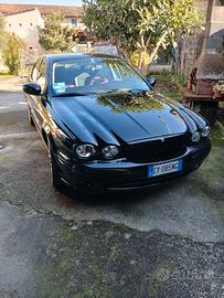 AUTO JAGUAR DA VETRINA