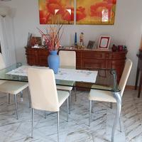 Tavolo con piana in cristallo