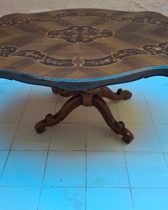 Tavolo e sedie in legno 