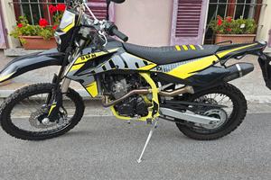 Swm rs 125 r