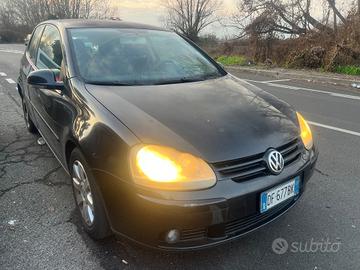 Volkswagen Golf 1.6 16V FSI 3p. Sportline