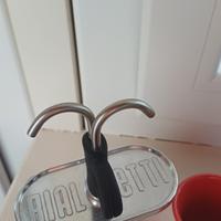 Moka Bialetti con beccucci e tazzine 