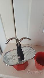 Moka Bialetti con beccucci e tazzine 