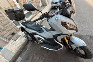 Honda xadv750