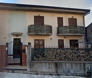 Appartamento a Pedara -