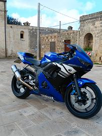 YAMAHA R6 