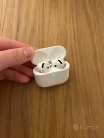 APPLE AirPods 4 cuffie e custodia