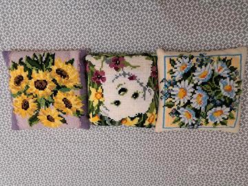 Tris cuscini uncinetto