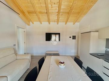 2 LOCALI A CORTE FRANCA