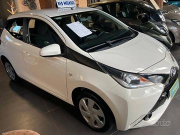 Toyota Aygo 1.0 x-play 5p m-mt my15