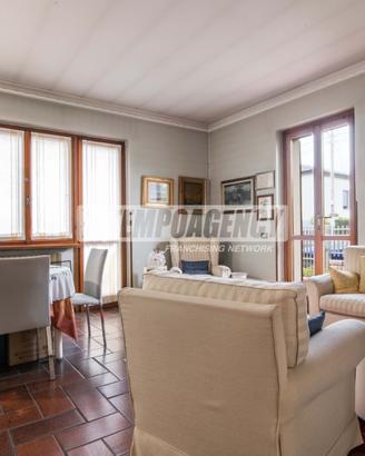 SOLUZIONE INDIPENDENTE CON TAVERNA E BOX