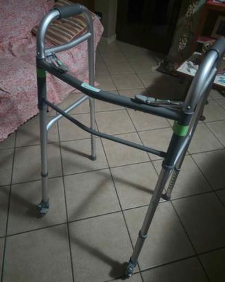 Deambulatore e supporto poltrona per letto nuovi