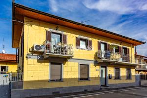 APPARTAMENTO TRILOCALE CON CORTILE