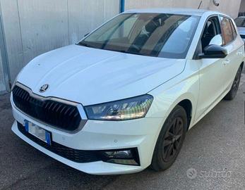 Skoda Fabia 1.0 MPI 80 CV Young Edition Retrocamer