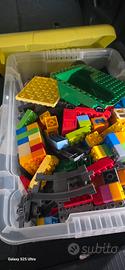 Duplo sfuso con treno e rotaie