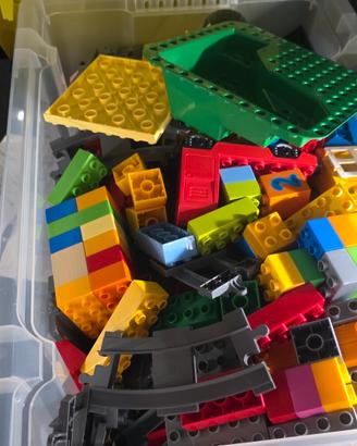 Duplo sfuso con treno e rotaie