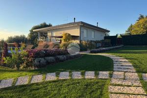 VILLA SINGOLA A LONATO DEL GARDA