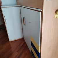 cameretta bambino letto a soppalco sopra armadio 