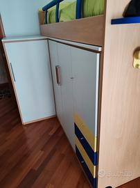 cameretta bambino letto a soppalco sopra armadio 