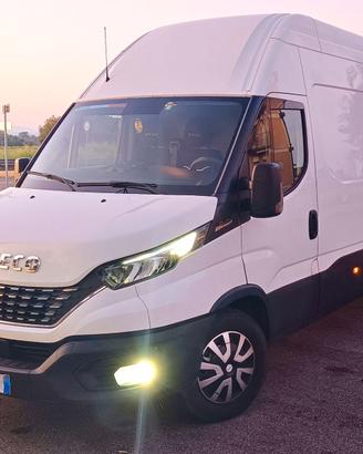 Iveco Daily 3.0 35S18 HI MATIC 2021 Fari Full led