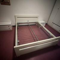 Letto matrimoniale + 2 comodini