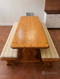 Tavolo in legno massello + 2 panche + cuscini