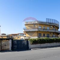 Luminoso appartamento zona V. Palermo