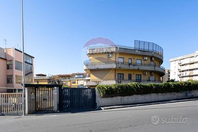 Luminoso appartamento zona V. Palermo