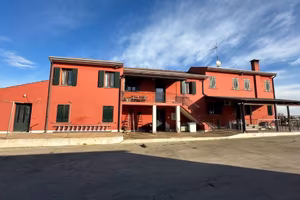 Villa di 280 m² con 5 locali e box auto a Castagna