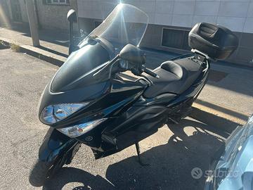 T Max perfetto di motore e carrozzeria