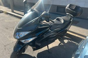 T Max perfetto di motore e carrozzeria