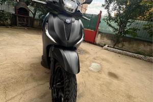 Beverly 400 deep black