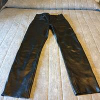 Abbigliamento moto, pantaloni in pelle.