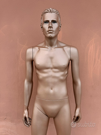 Manichini di lusso per negozio di abbigliamento