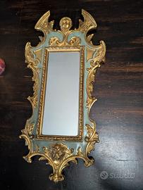 specchio da parete in legno dorata e decorato