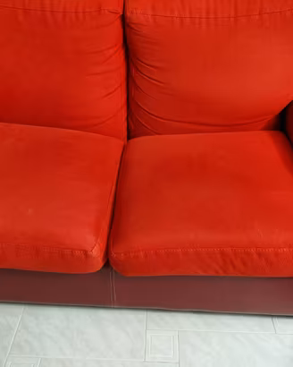 Divano letto 2 posti in vera pelle e microfibra.