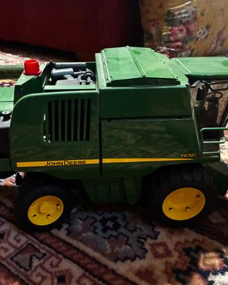 Bruder mietritrebbia john deere t670
