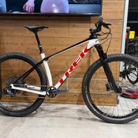 TREK PROCALIBER 9.7 CARBON CRYSTAL WHITE M/L