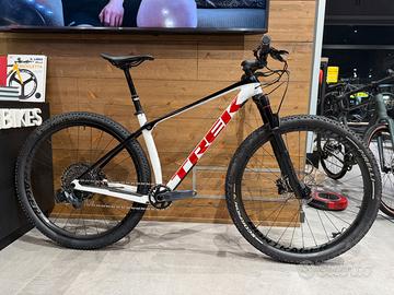 TREK PROCALIBER 9.7 CARBON CRYSTAL WHITE M/L