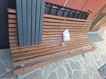 panchina da giardino molto pesante e robusta 
