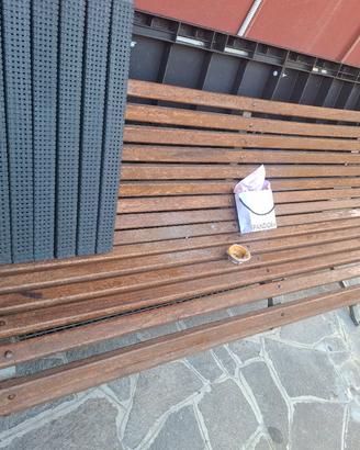 panchina da giardino molto pesante e robusta 