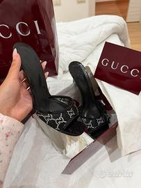 Tacchi Gucci neri con cristalli GG