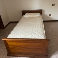 Letto singolo in legno massello -struttura robusta